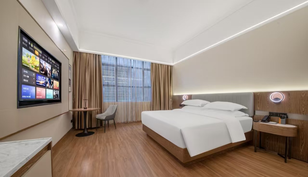 "Knowledge boost!" Those "white textiles" in the hotel were originally called "linen".