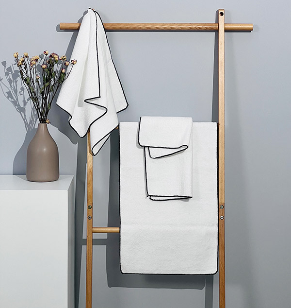 What are the types of towels in the hotel?