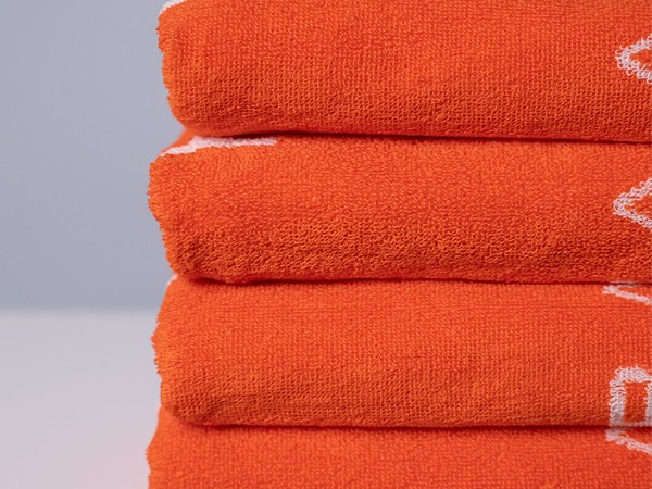 High-quality 100% cotton yarn dyed and embossed beach sports towel custom logo super soft cotton gym face towel