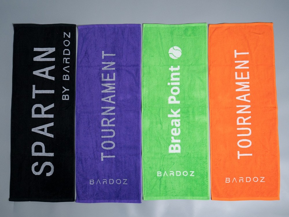 Yarn-dyed jacquard sports towel