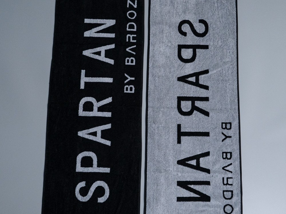 Yarn-dyed jacquard sports towel