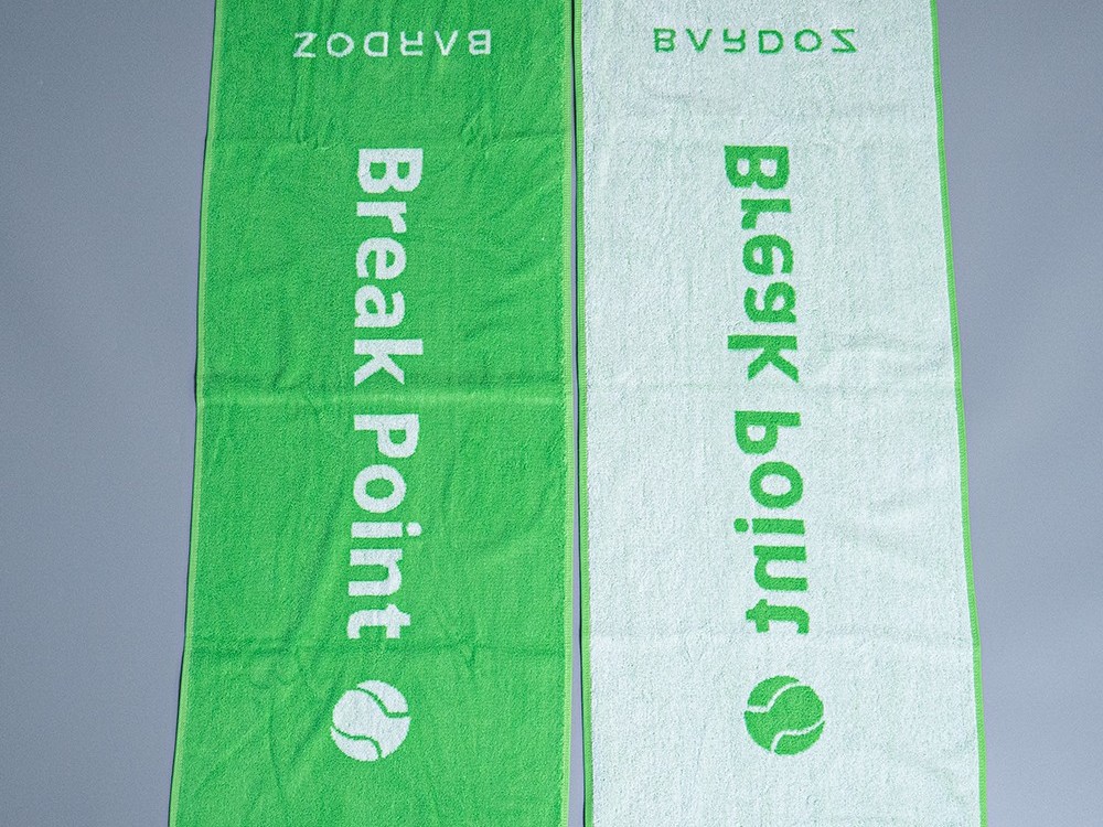 Yarn-dyed jacquard sports towel